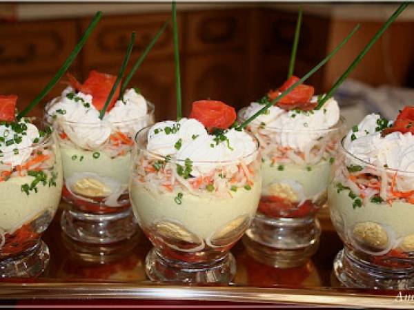 VERRINE TRUITE FUMEE, OEUFS DE CAILLE, AVOCAT