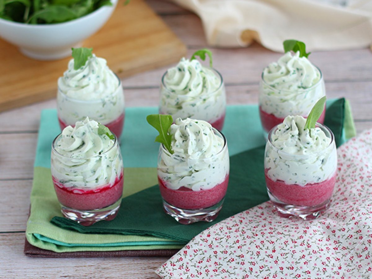 Verrines à la betterave et mousse de roquette