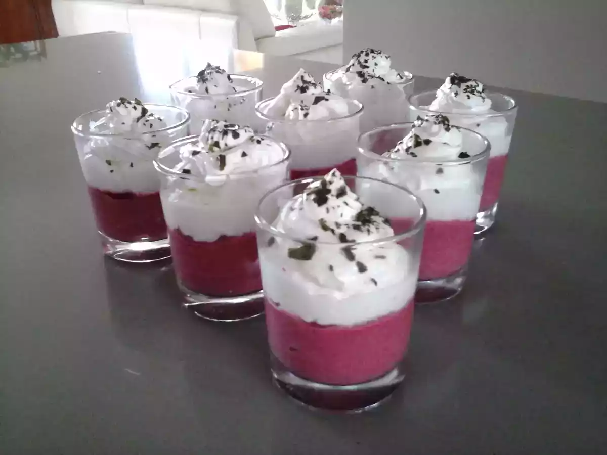 Verrines à la mousse de betterave et chèvre frais