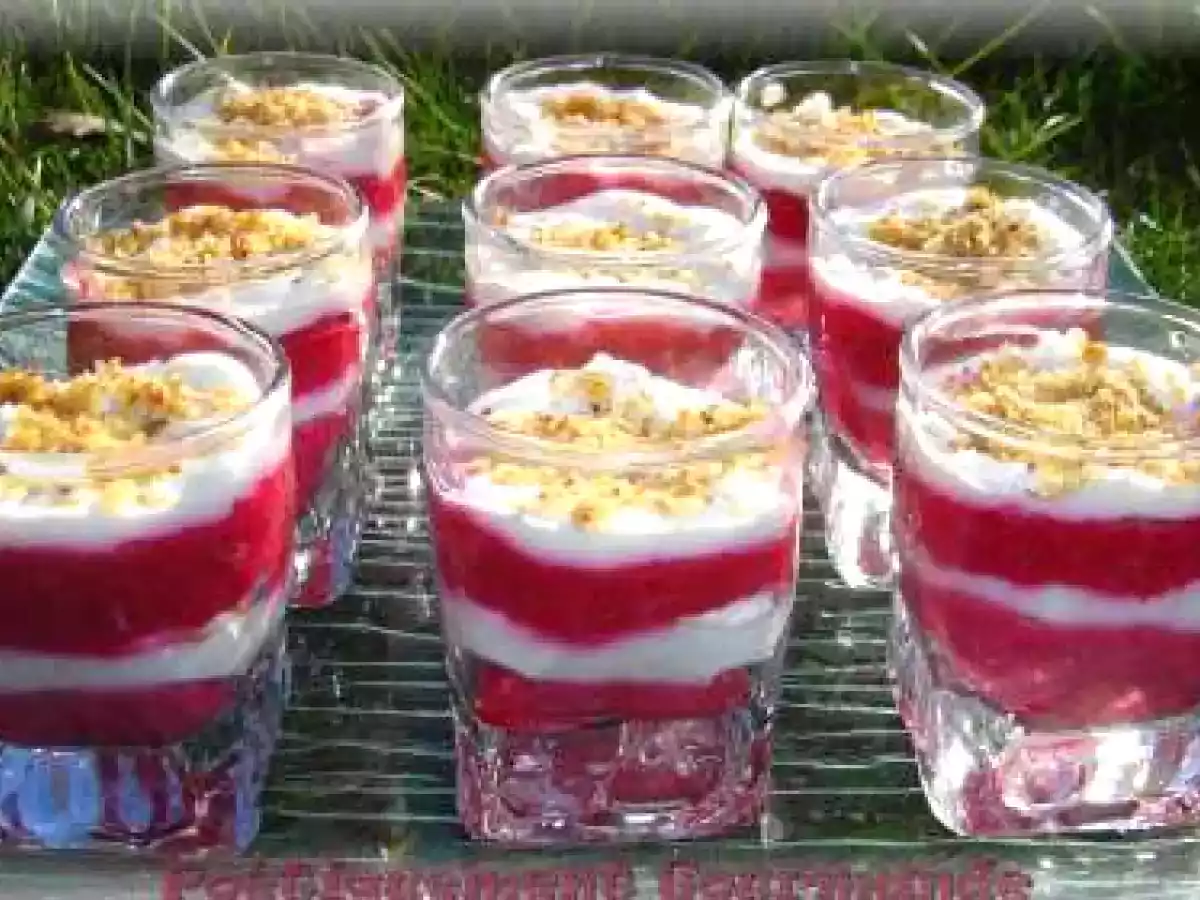 Verrines apéritives aux betteraves, chèvre frais et noisette