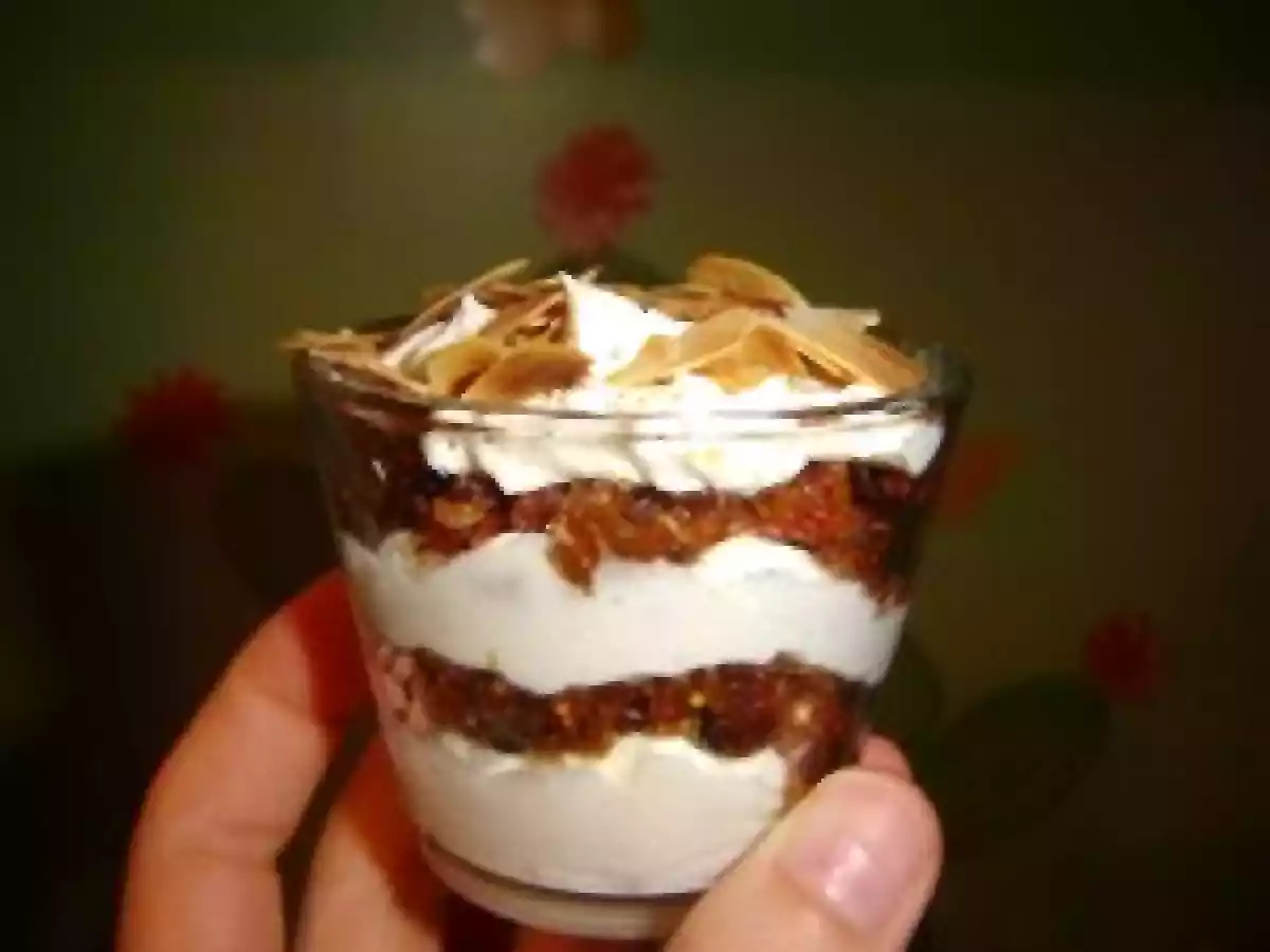 Verrines apéritives Tomates séchées/ fruits secs et chèvre