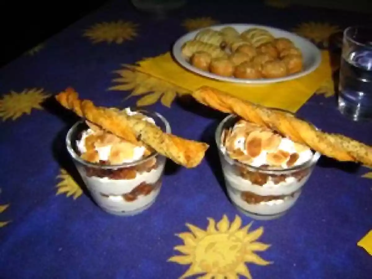 Verrines apéritives Tomates séchées/ fruits secs et chèvre - photo 3