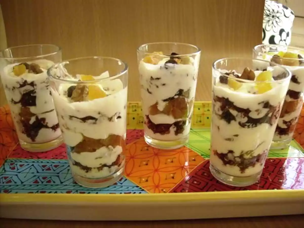 Verrines au carré frais, tomates séchées et fruits secs