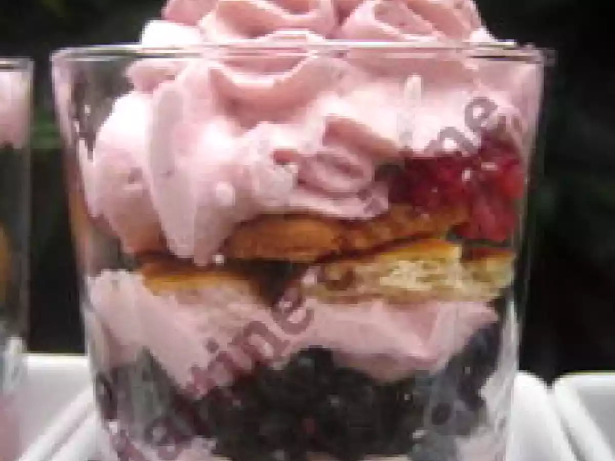 Verrines aux myrtilles et framboises