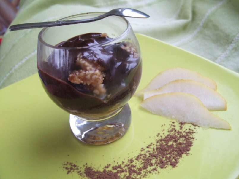 Verrines aux poires caramélisées, cacahuètes et sauce chocolat, photo 1