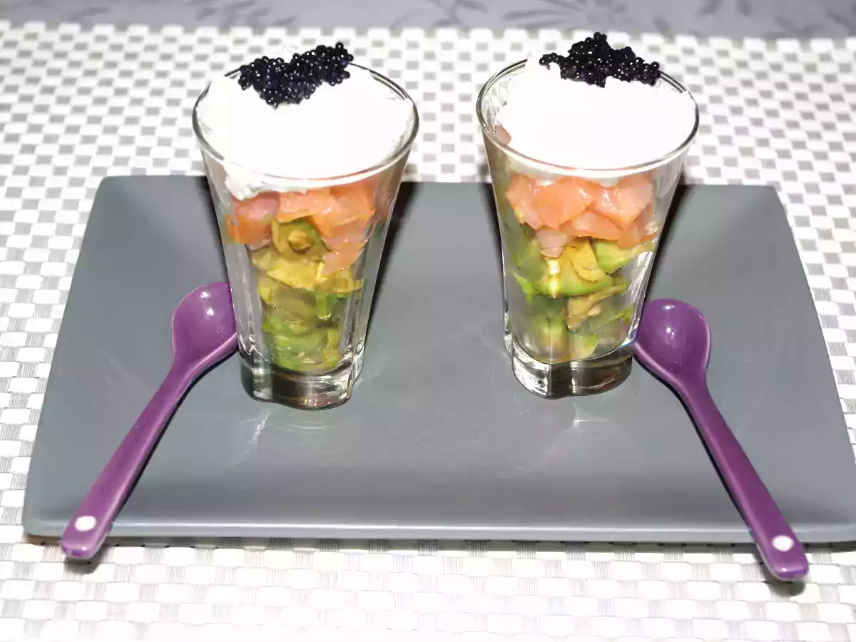 VERRINES AVOCAT ET SAUMON FUME