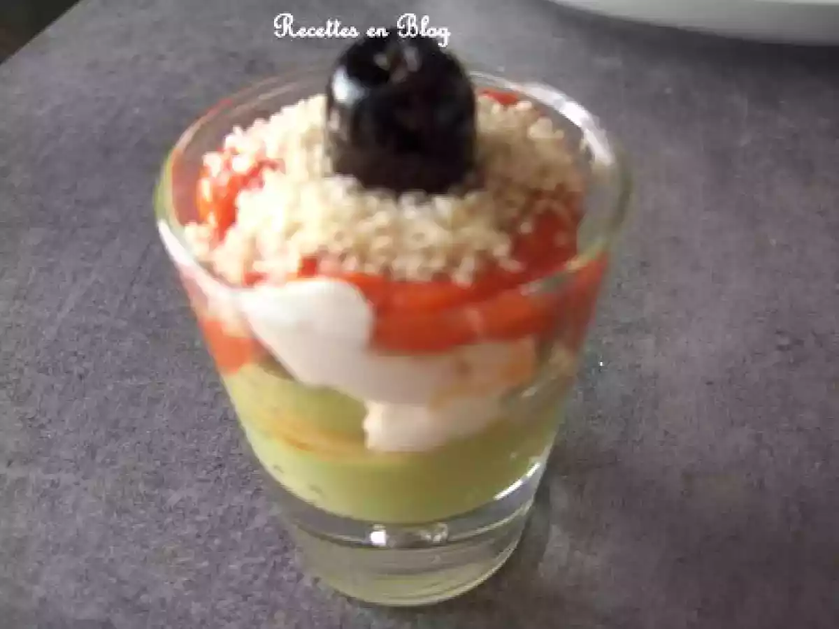 VERRINES AVOCAT FROMAGE POIVRONS OLIVE NOIRE