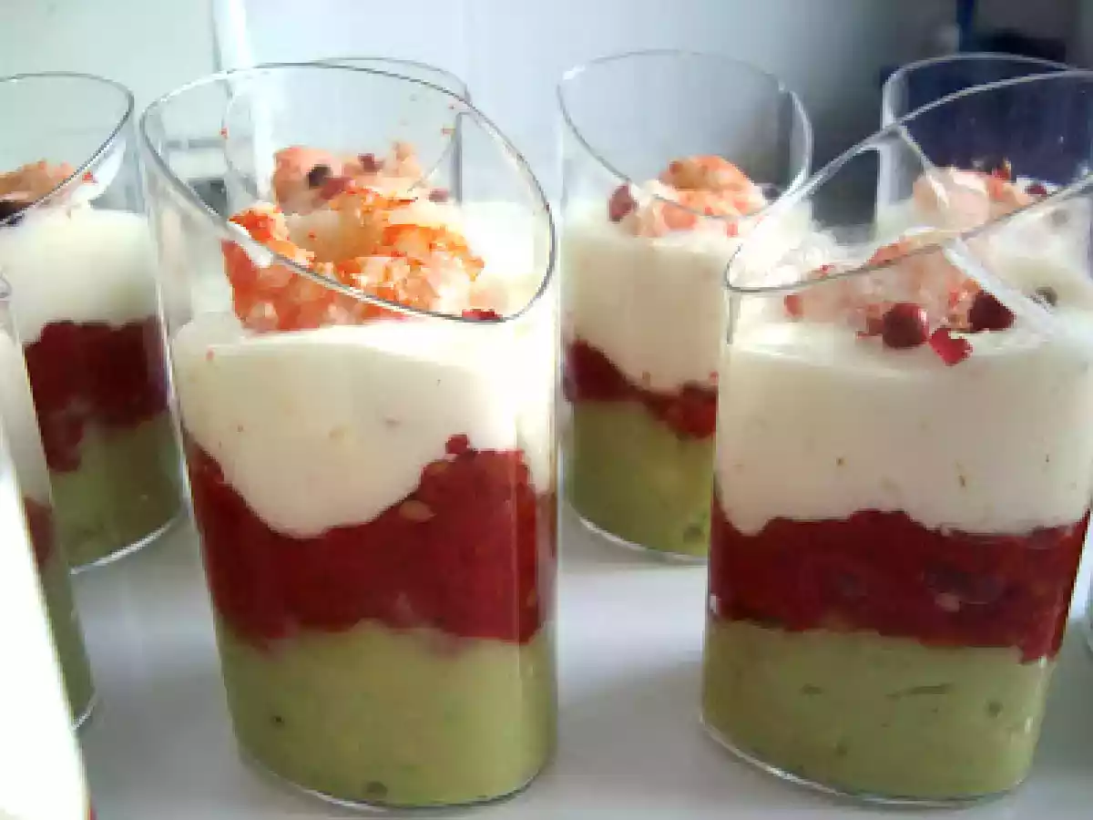 Verrines avocat-tomates-crème fouettée