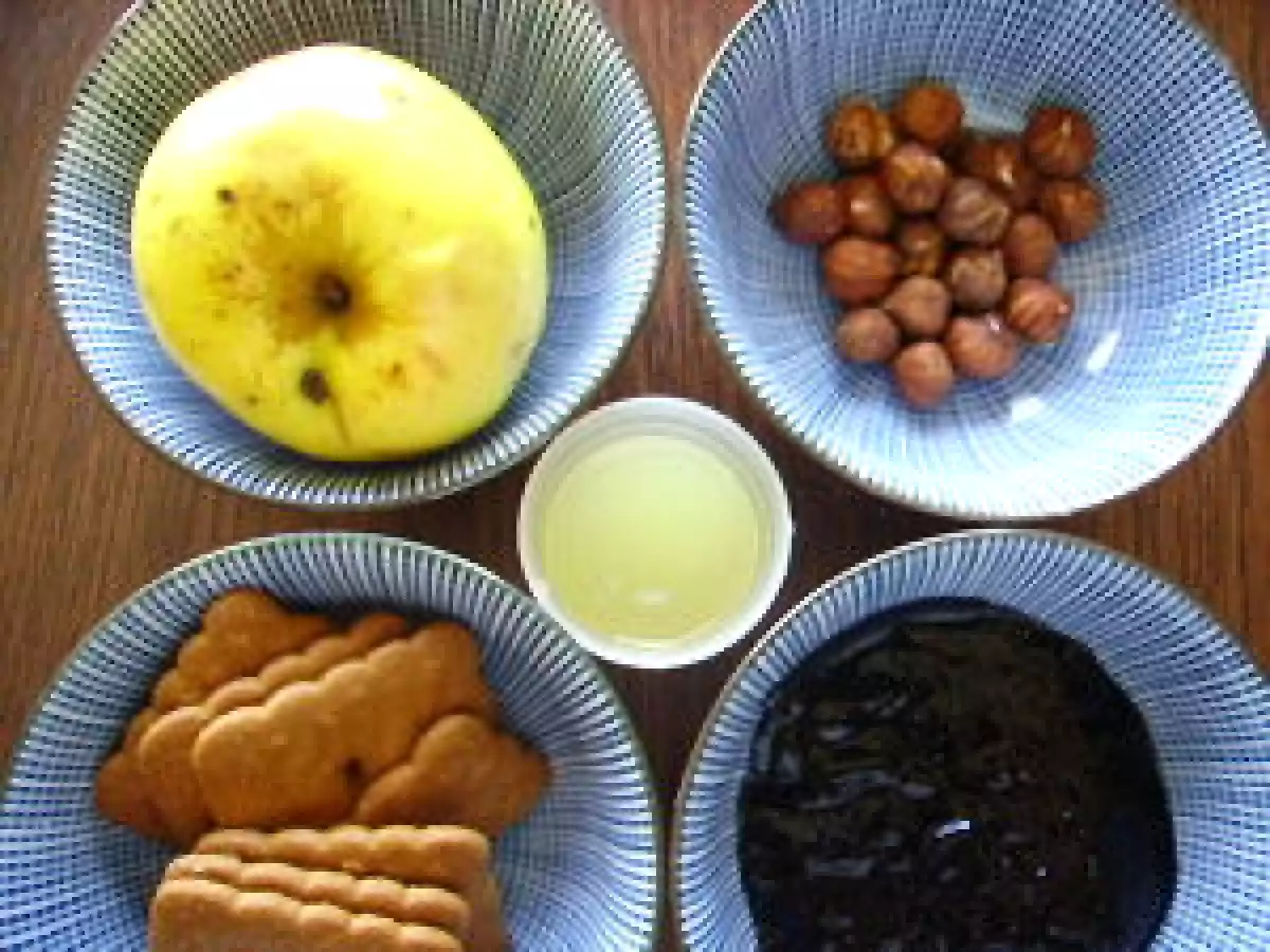 Verrines compotée de pommes, gelée de fruits rouges, crumble de spéculoos