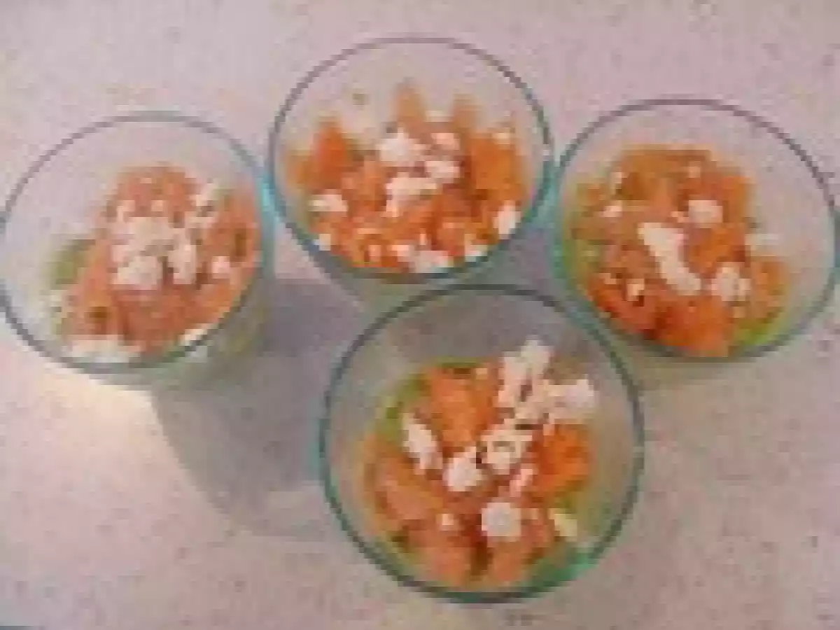 Verrines d'avocat au saumon et à la feta