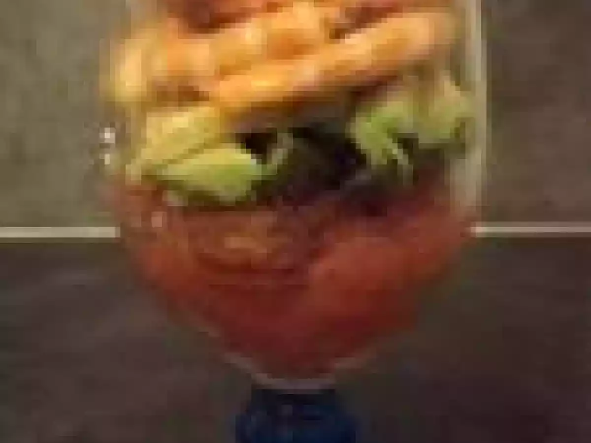 Verrines d'avocat aux crevettes et suprêmes de pamplemousse