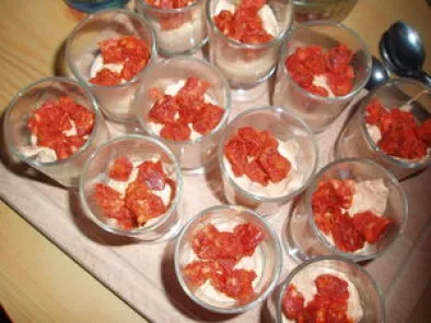 Verrines de crème de tomates épicées au chorizo
