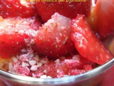 Verrines de fraises aux pralines roses (deux variantes)