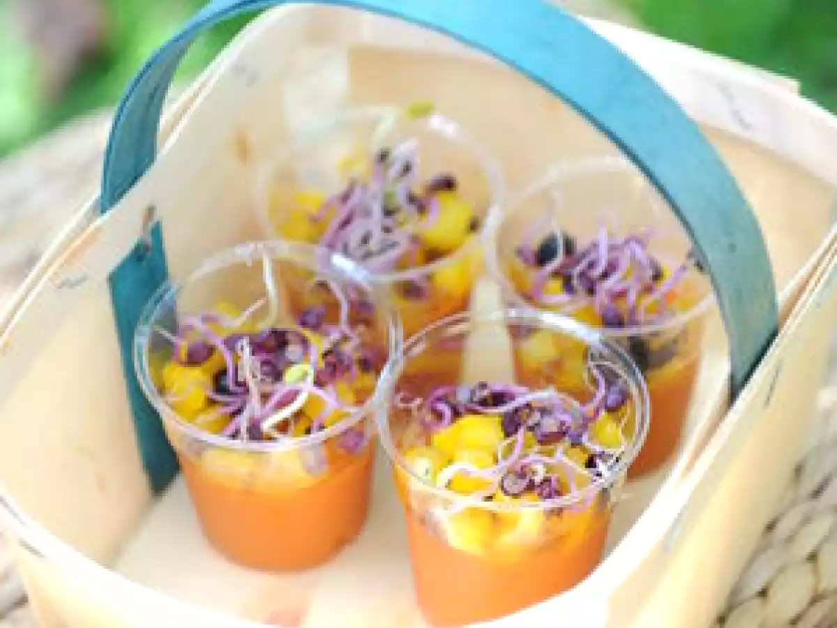 Verrines de gaspacho, tartare de tomate et poivron jaunes