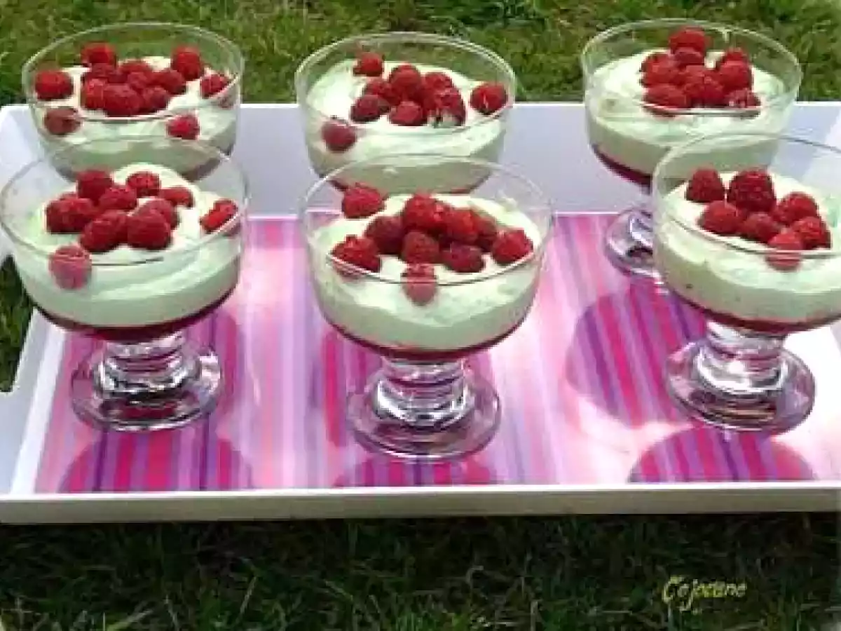 Verrines de mousse au mascarpone à la pistache et Framboises