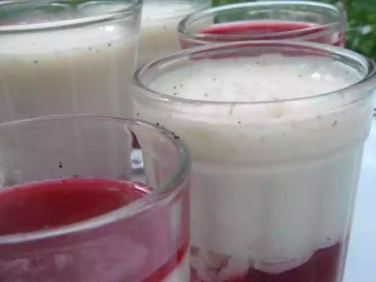 Verrines de pana cotta aux fruits rouges