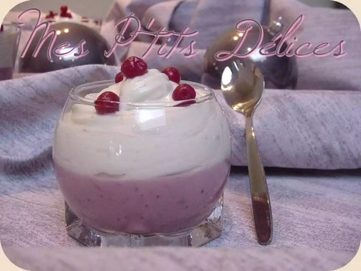 Verrines de panna cotta aux airelles surmontée d'une mousse avocat-banane!