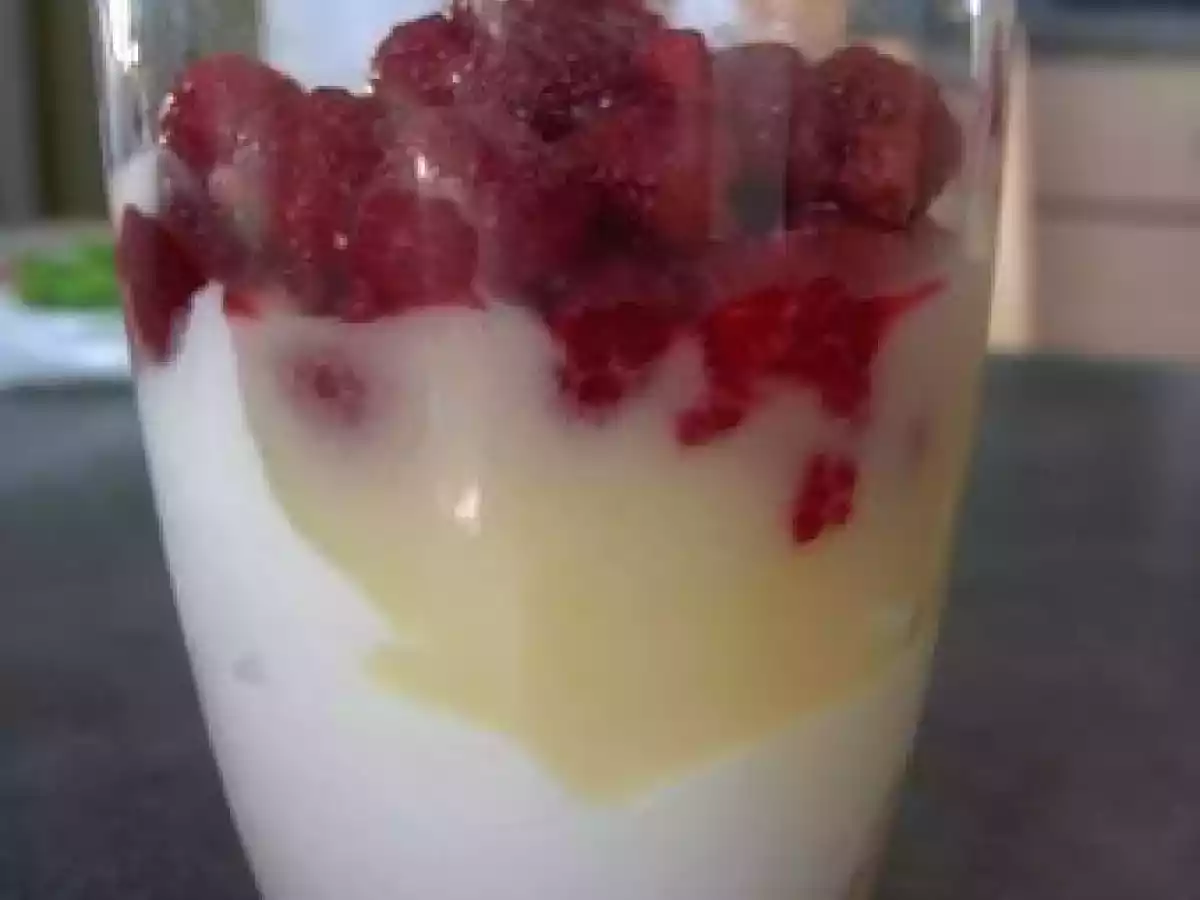 VERRINES DE PETITS SUISSES AU LEMON CURD ET FRAMBOISES