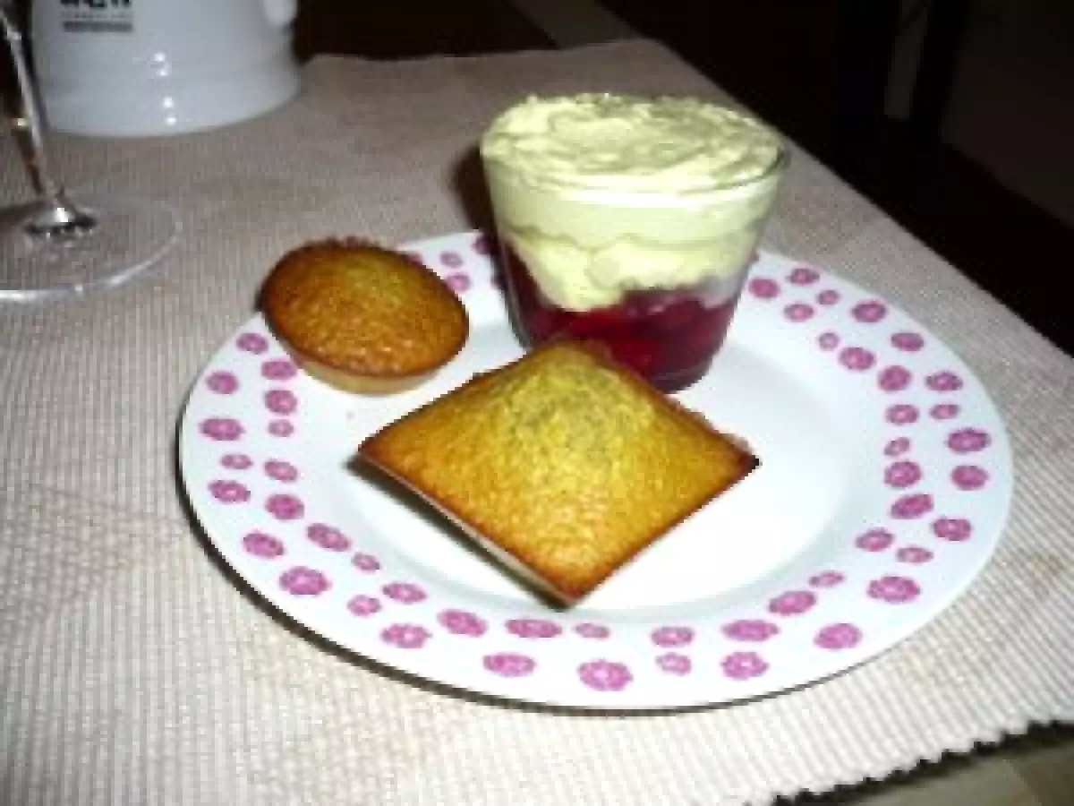 Verrines de thé matcha au chocolat blanc sur compotée de cerises - photo 2