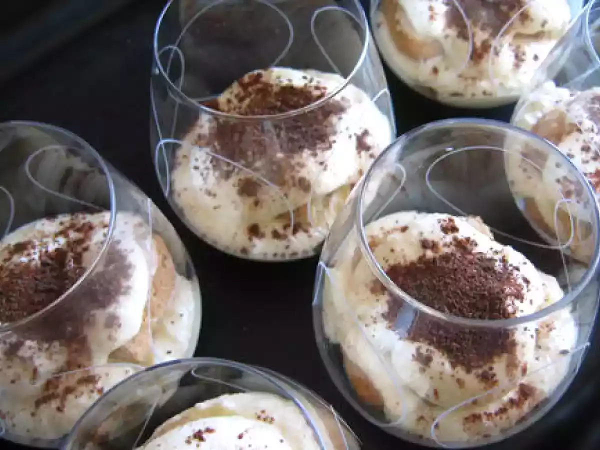 Verrines de Tiramisu aux copeaux de chocolat