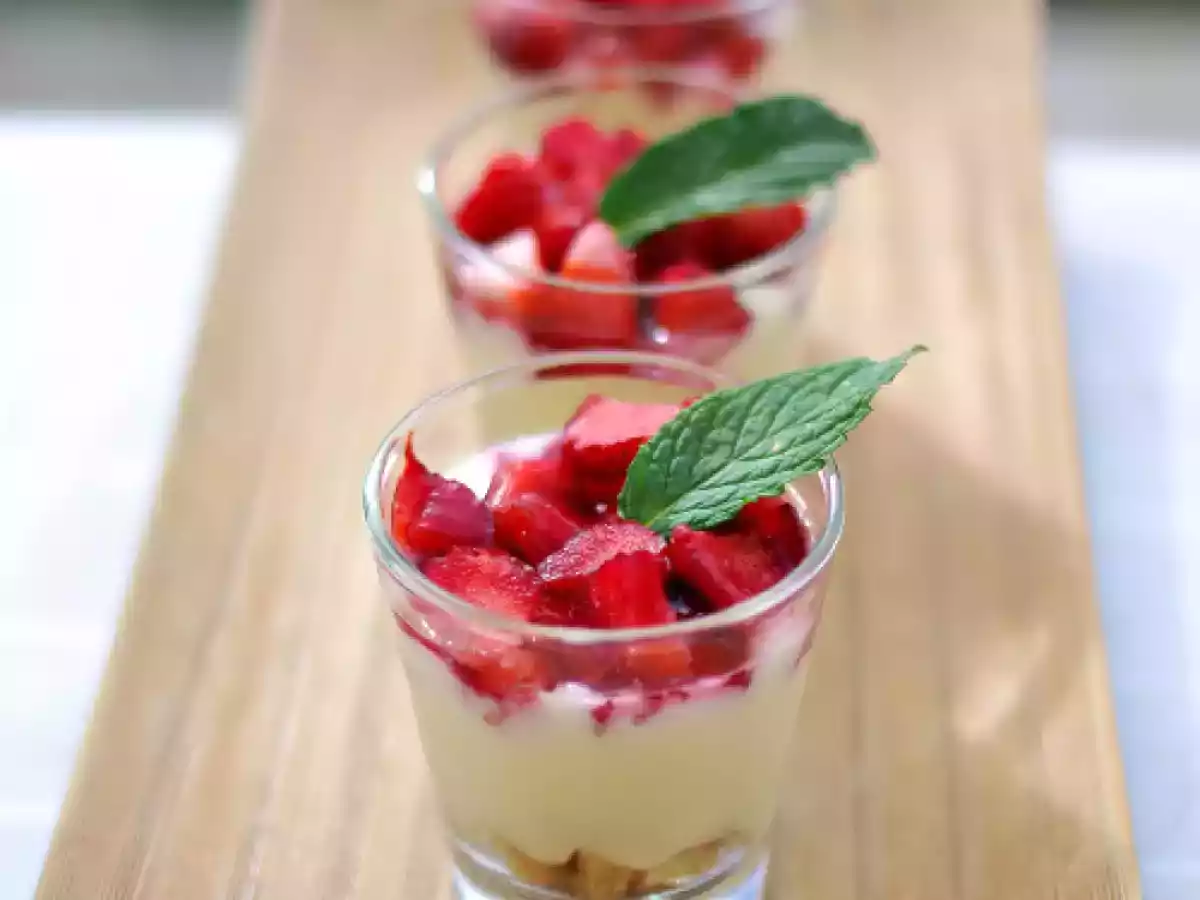 Verrines façon Tarte aux fraises