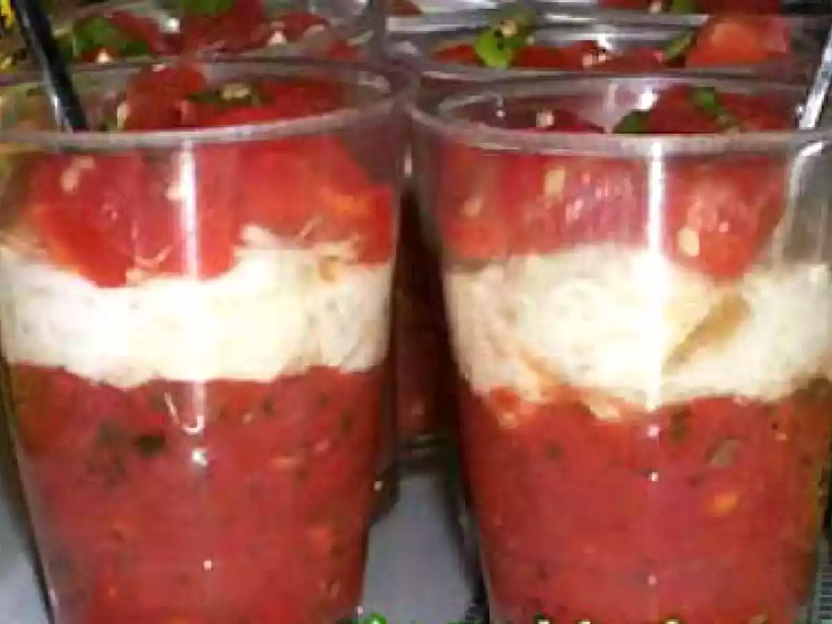 Verrines fraîcheur aux 3 tomates et au chèvre frais