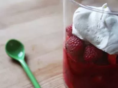 Verrines fraise-framboise & chantilly vanillée