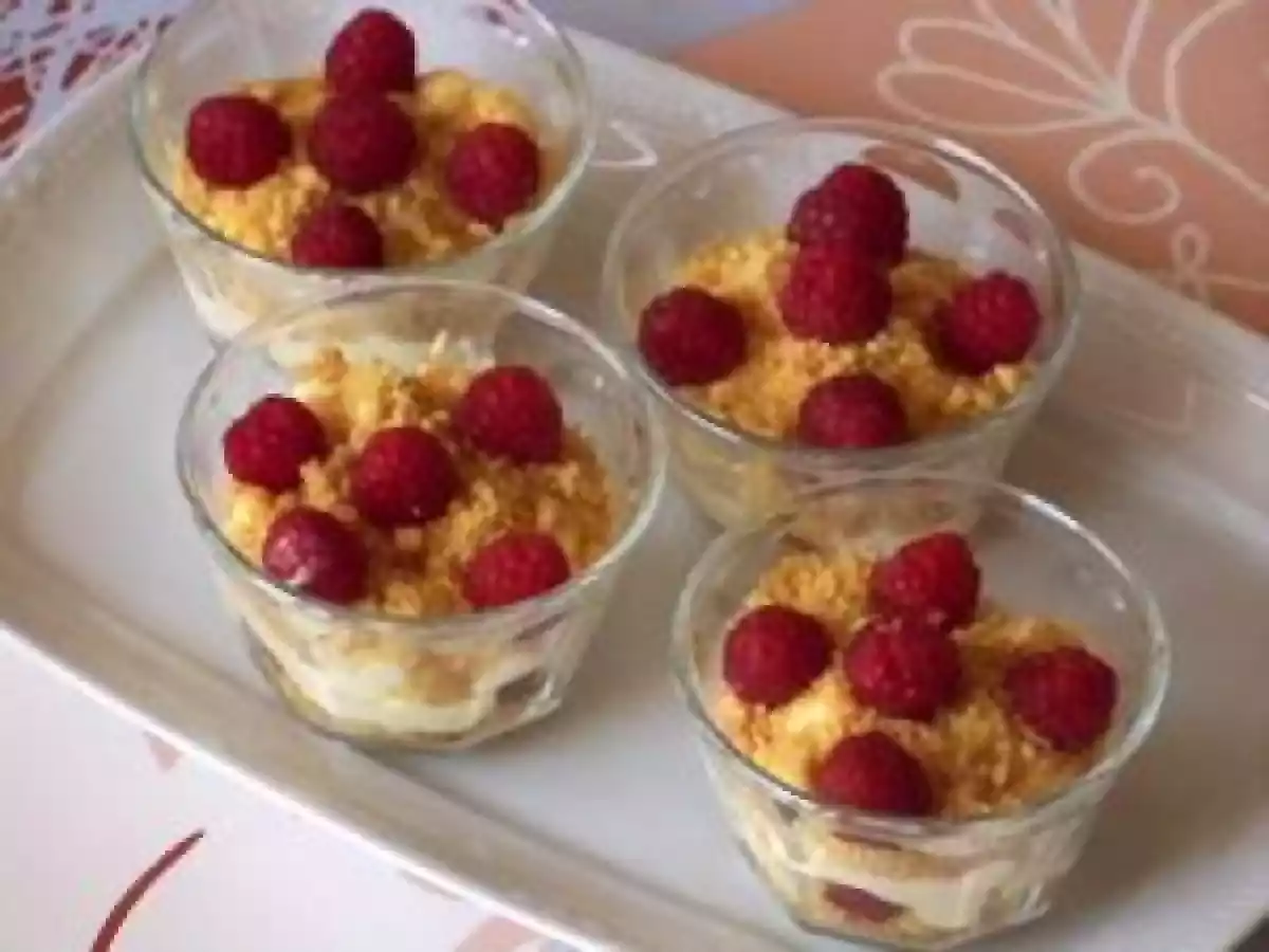 Verrines framboises et mascarpone en crumble de Roudor