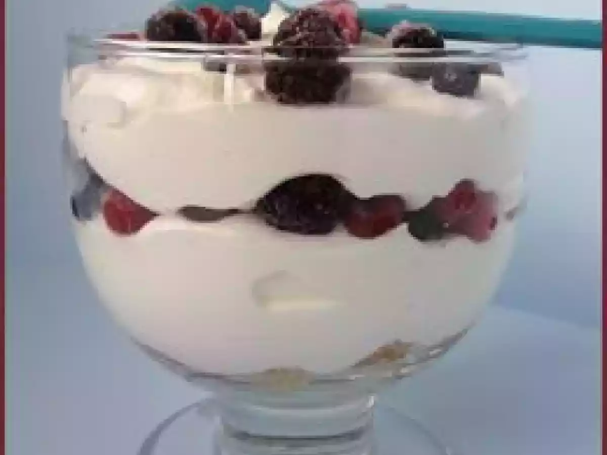 Verrines mousseuses et crémeuses aux fruits rouges