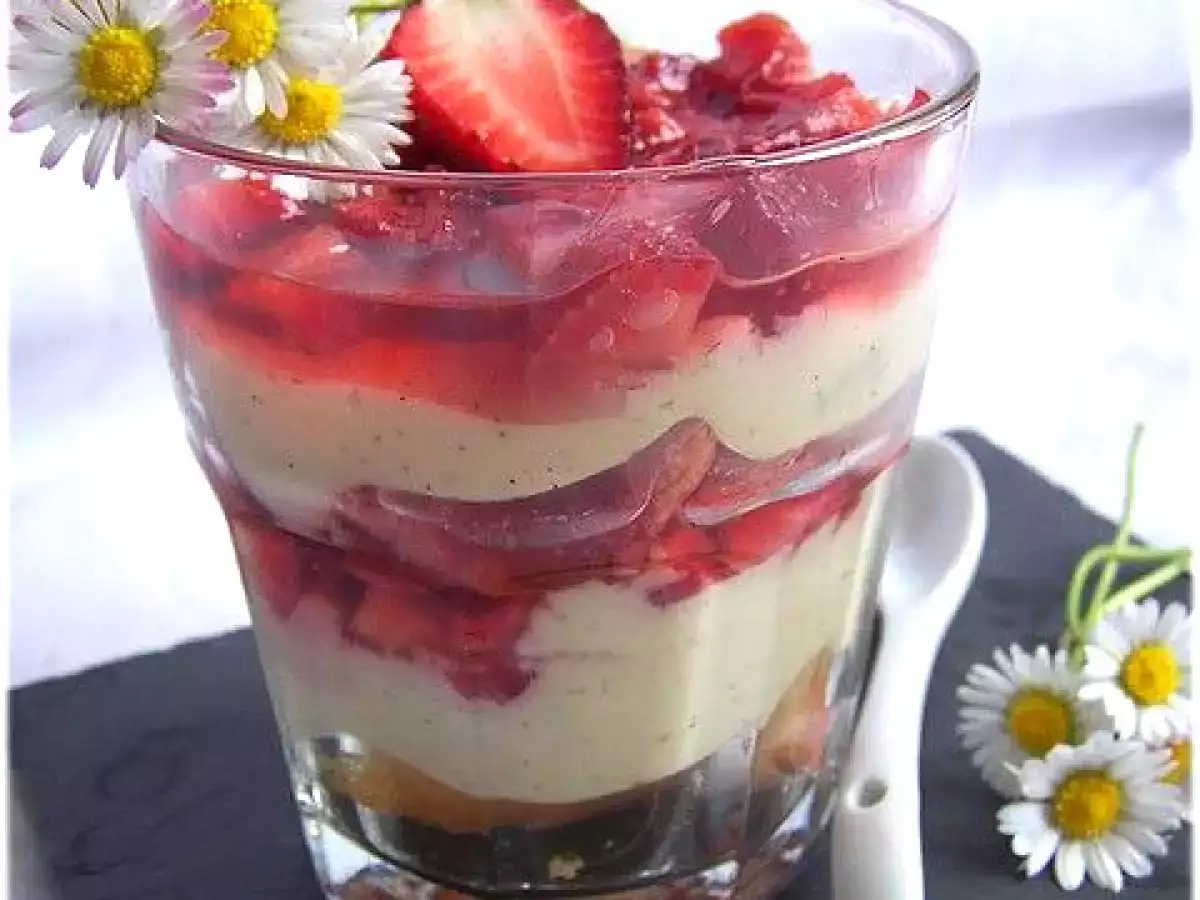 Verrines printanières façon charlotte aux fraises destructurée de Léa - photo 2