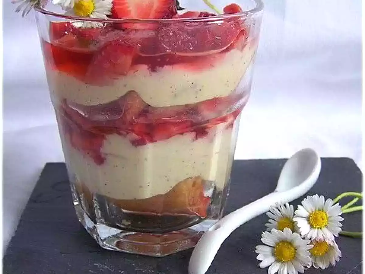 Verrines printanières façon charlotte aux fraises destructurée de Léa - photo 3