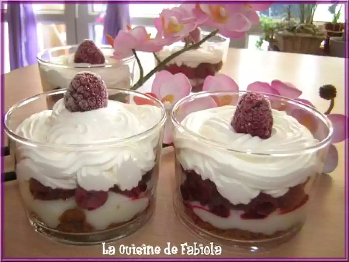 Verrines rapide de framboise à la crème pâtissière et chantilly