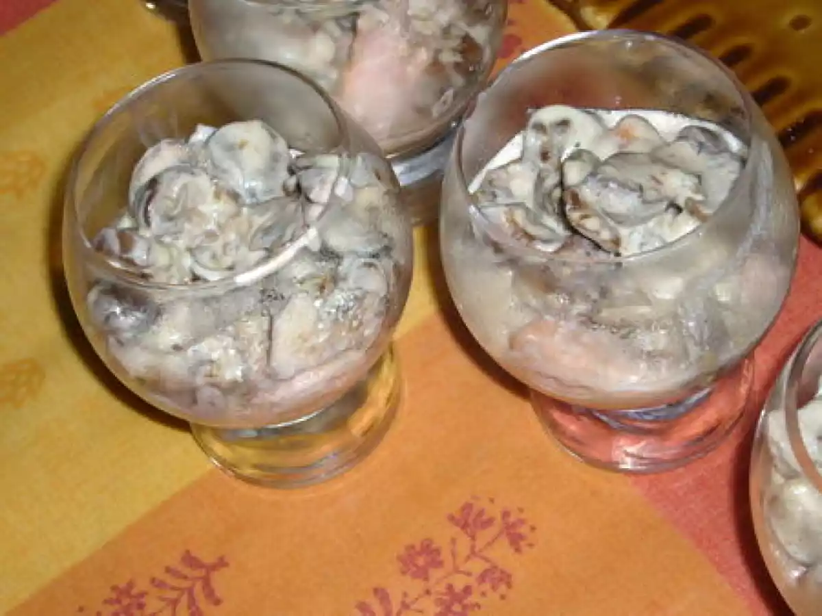 Verrines saumon frais et champignons à la crème d'ail