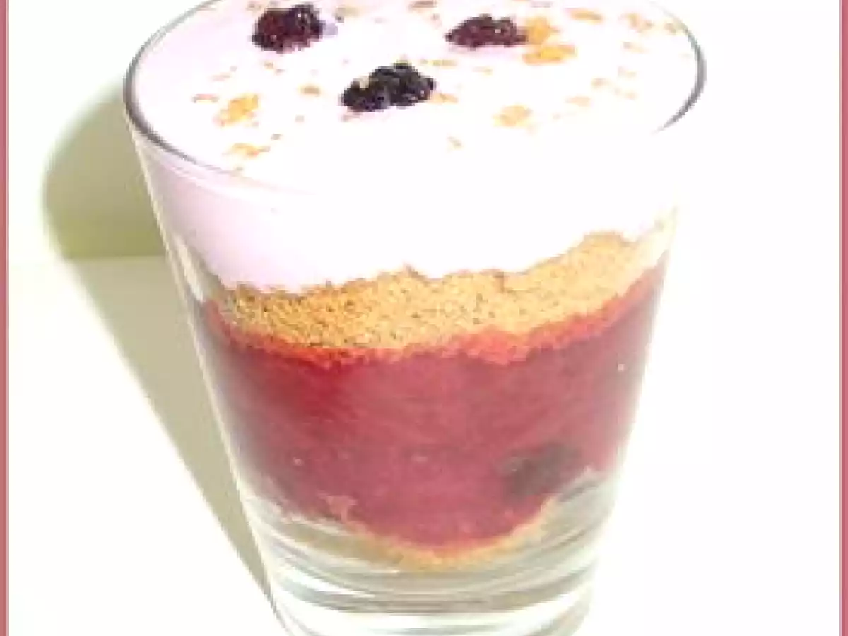 Verrines spéculoos - fruits rouges et rhubarbe et sa crème aux fruits rouges