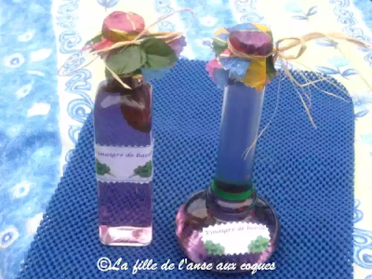 VINAIGRE AROMATISÉ AU BASILIC BLEU