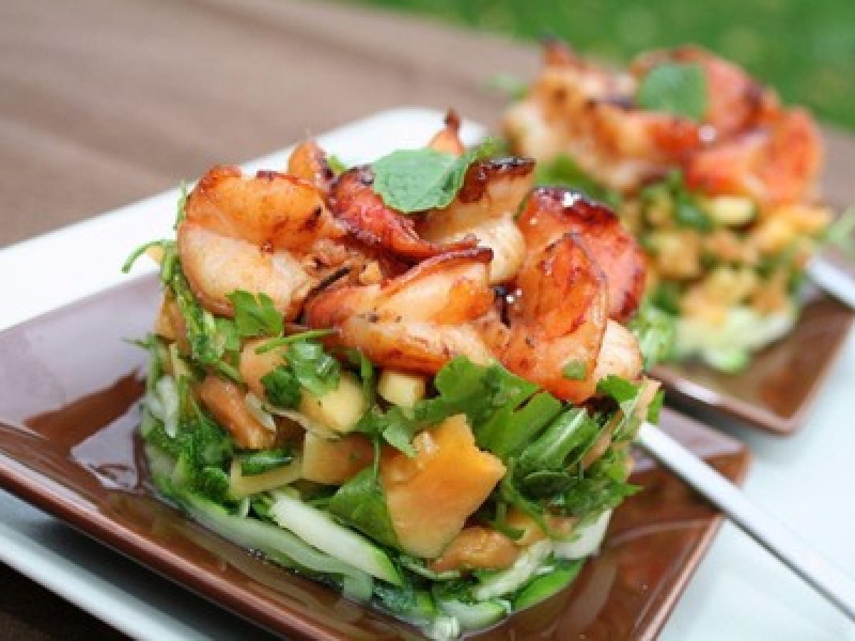 Voici la timbale de crevettes avec la papaye aux herbes Recette Ptitchef