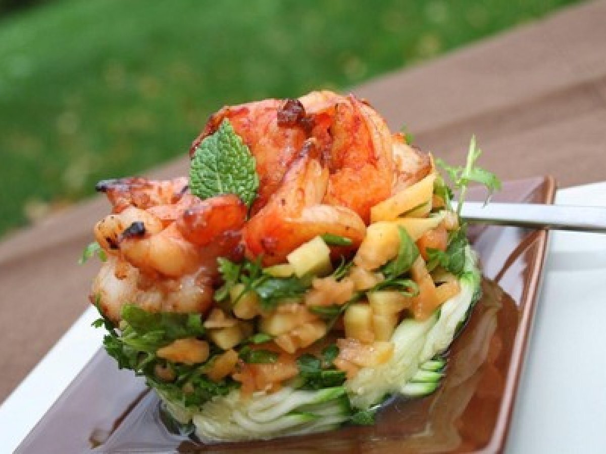 Voici la timbale de crevettes avec la papaye aux herbes Recette Ptitchef