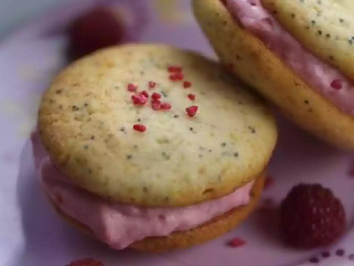 Whoopie pie citron-pavot et crème à la framboise