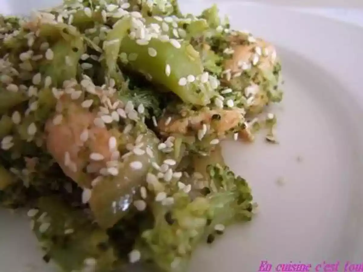 Wok brocoli, saumon et sésame