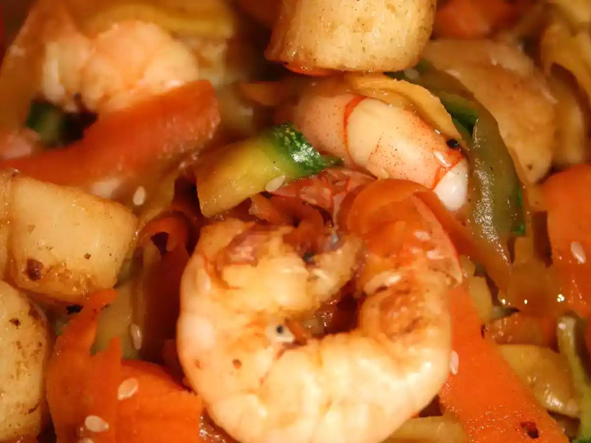 Wok de crevettes et pétoncles aux légumes sautés