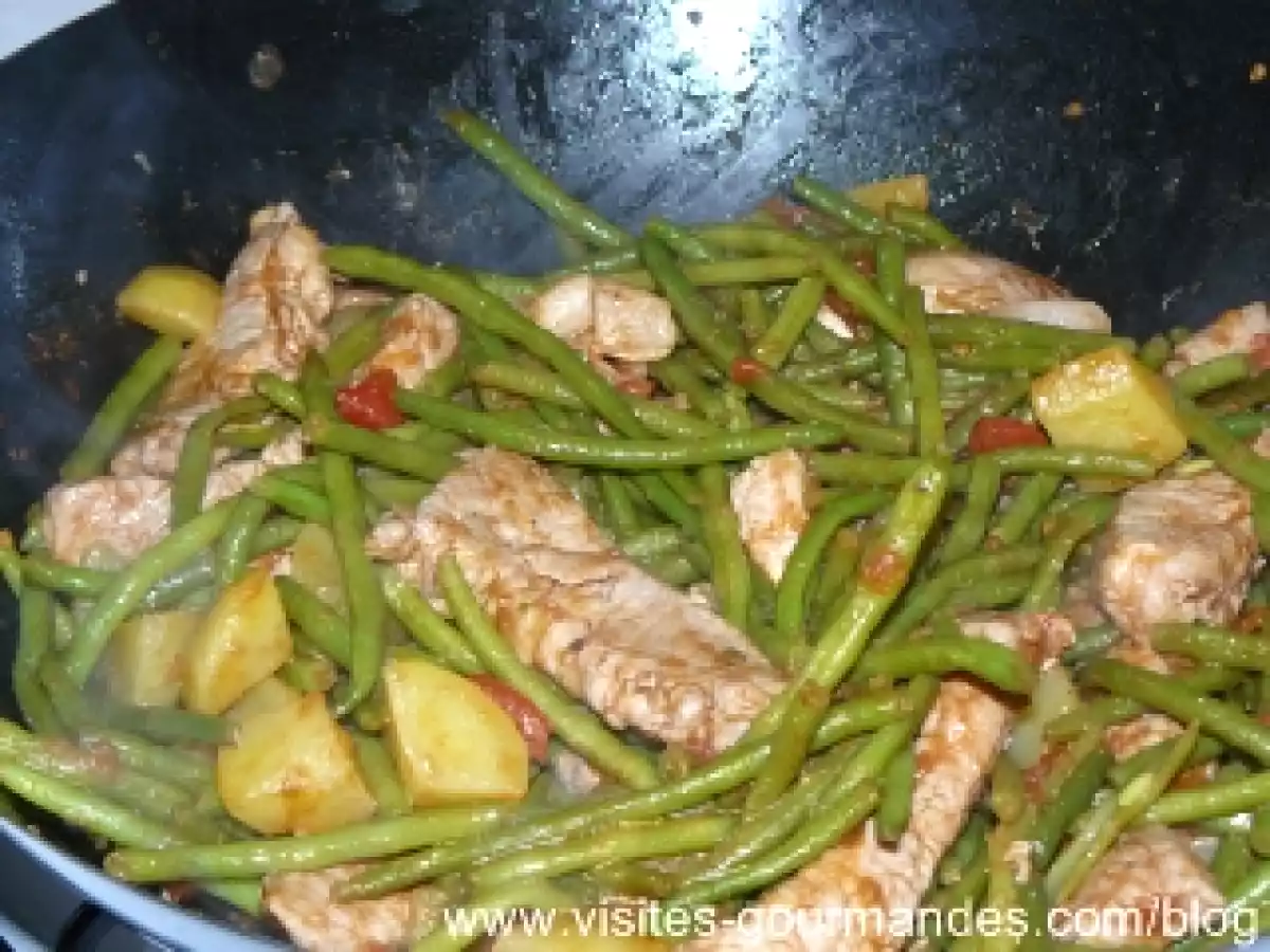 Wok de filet de porc massalé aux haricots verts et pommes de terre - photo 3