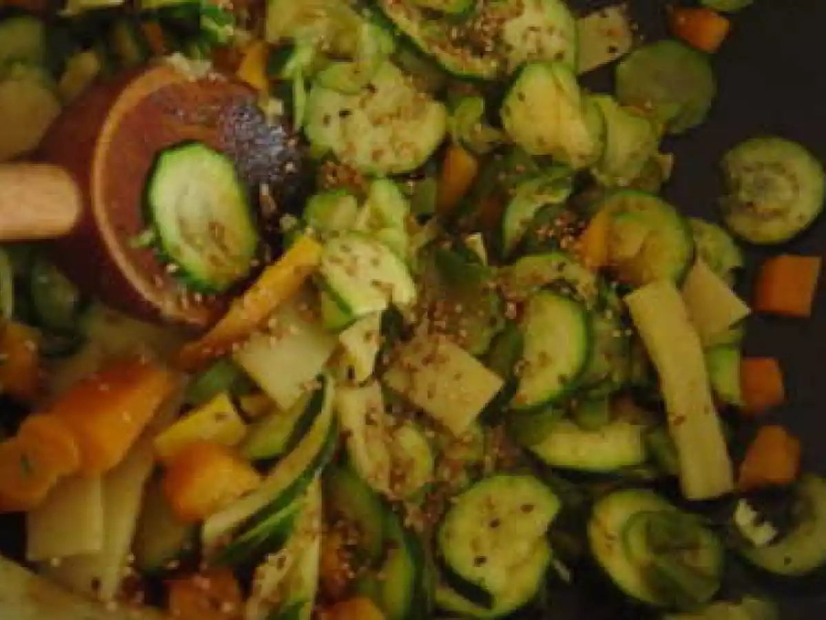 Wok de légumes aux épices sauce soja et graines de sésame - photo 2