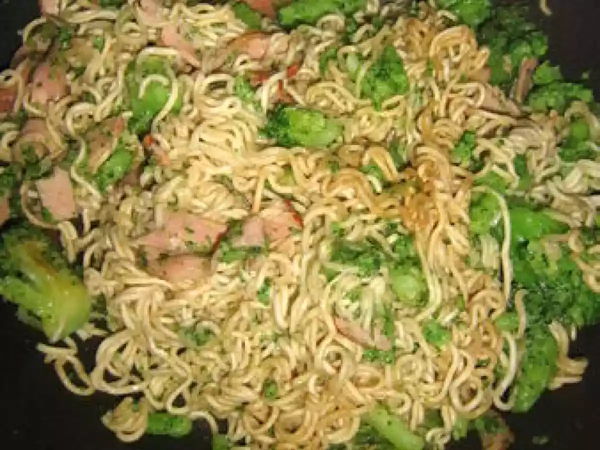 Wok de nouilles chinoise au brocolis