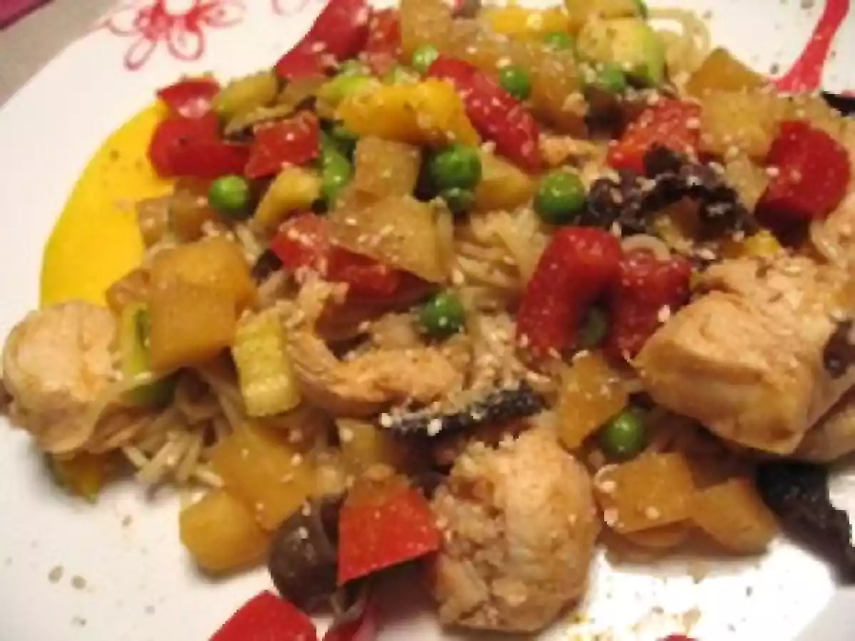 Wok de nouilles chinoises, poulet, curry madras, mangue et petits légumes!