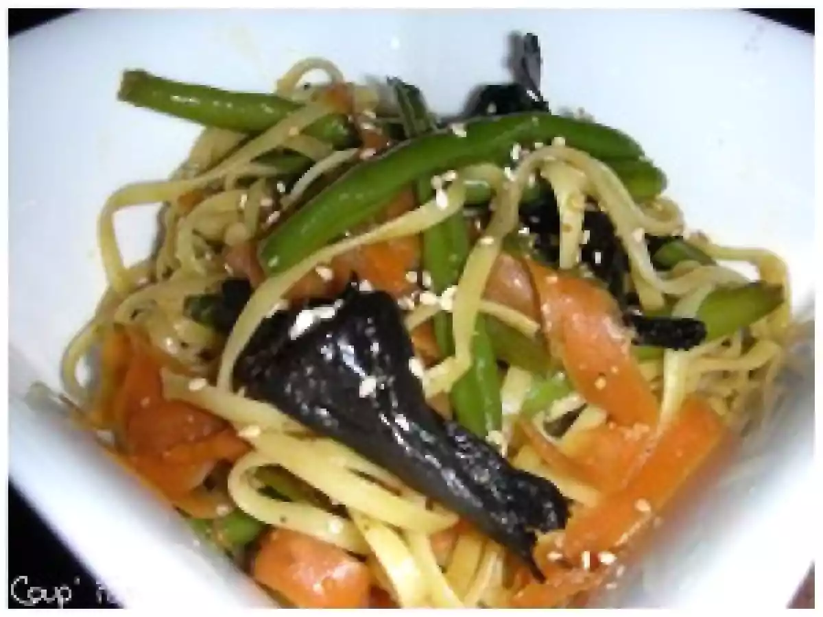 Wok de nouilles sautées aux légumes et soja ... - photo 2