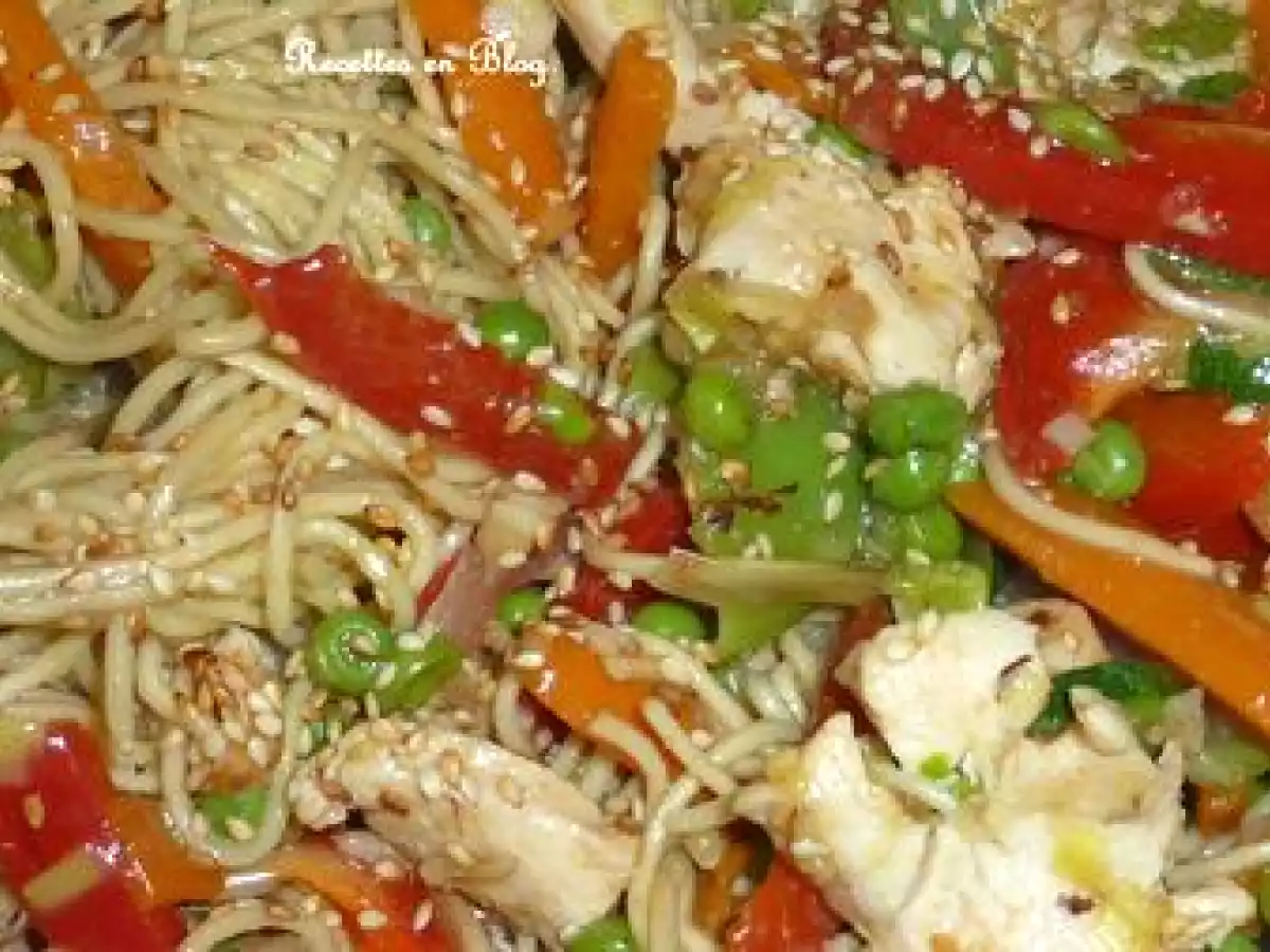 WOK DE POULET AUX NOUILLES, GINGEMBRE ET AUX 6 LEGUMES