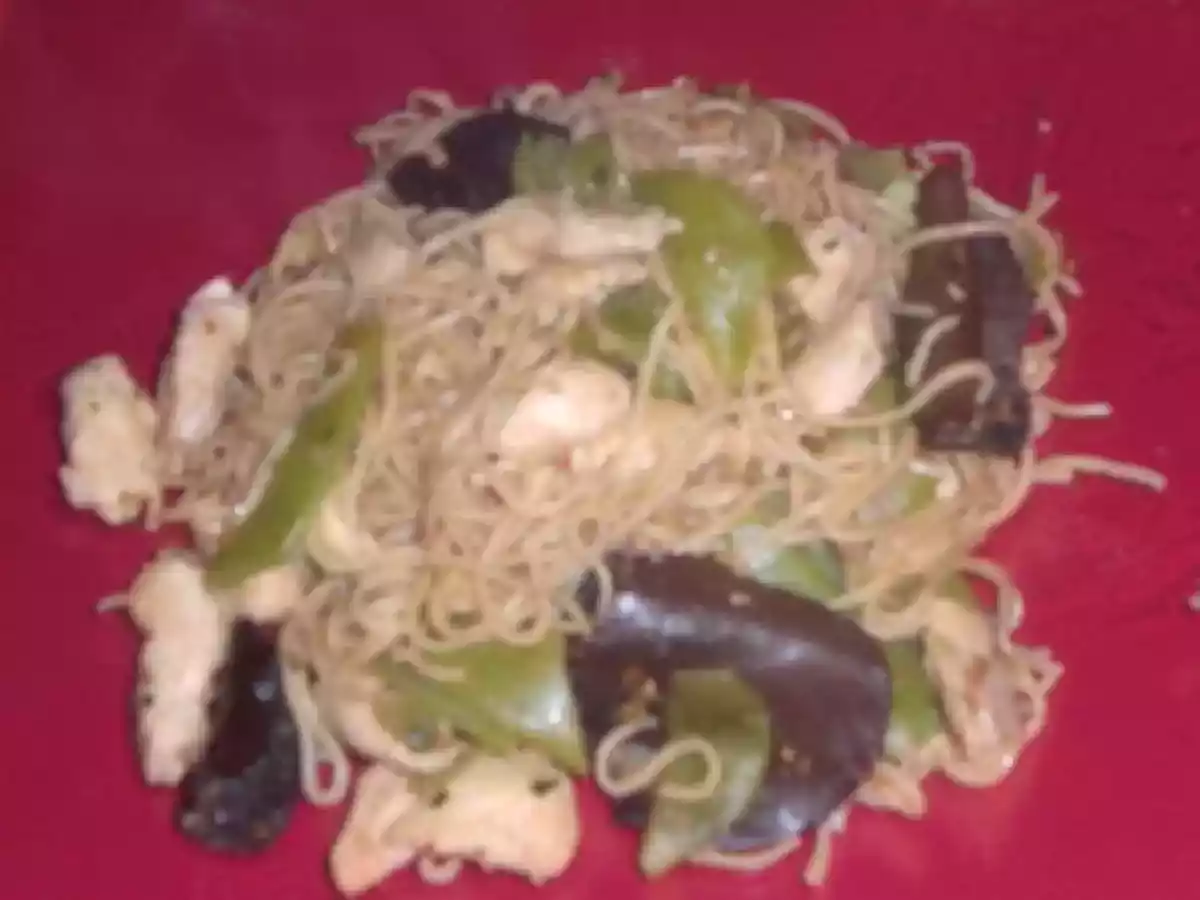 WOK DE POULET, HARICOTS COCO ET NOUILLES CHINOISES