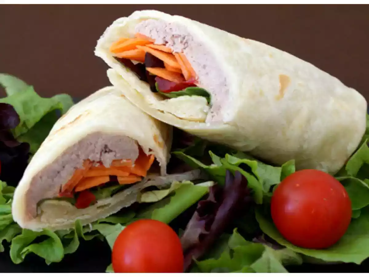 Wraps fraîcheur : thon, Kiri, carottes, tomates, salade