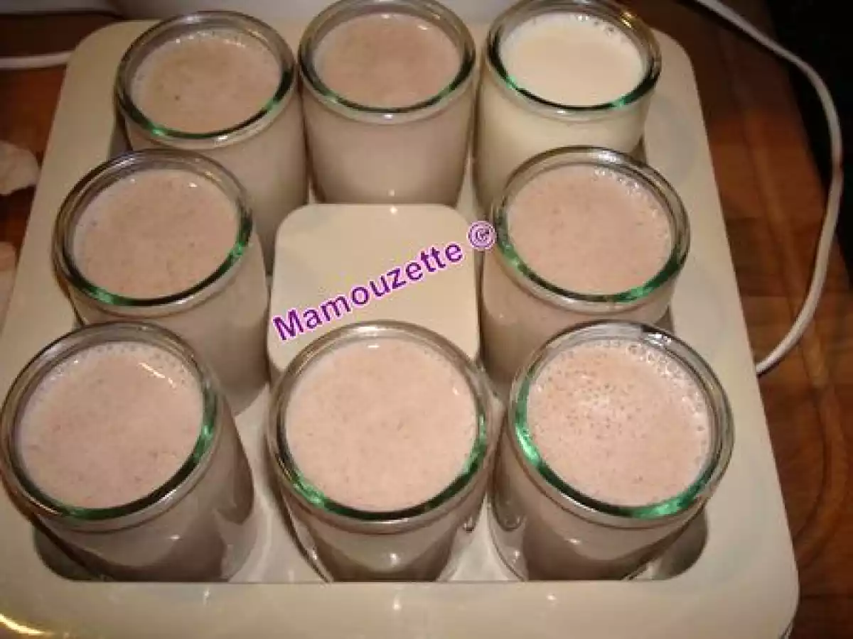 Yaourt au coulis de framboise et sirop de fraise