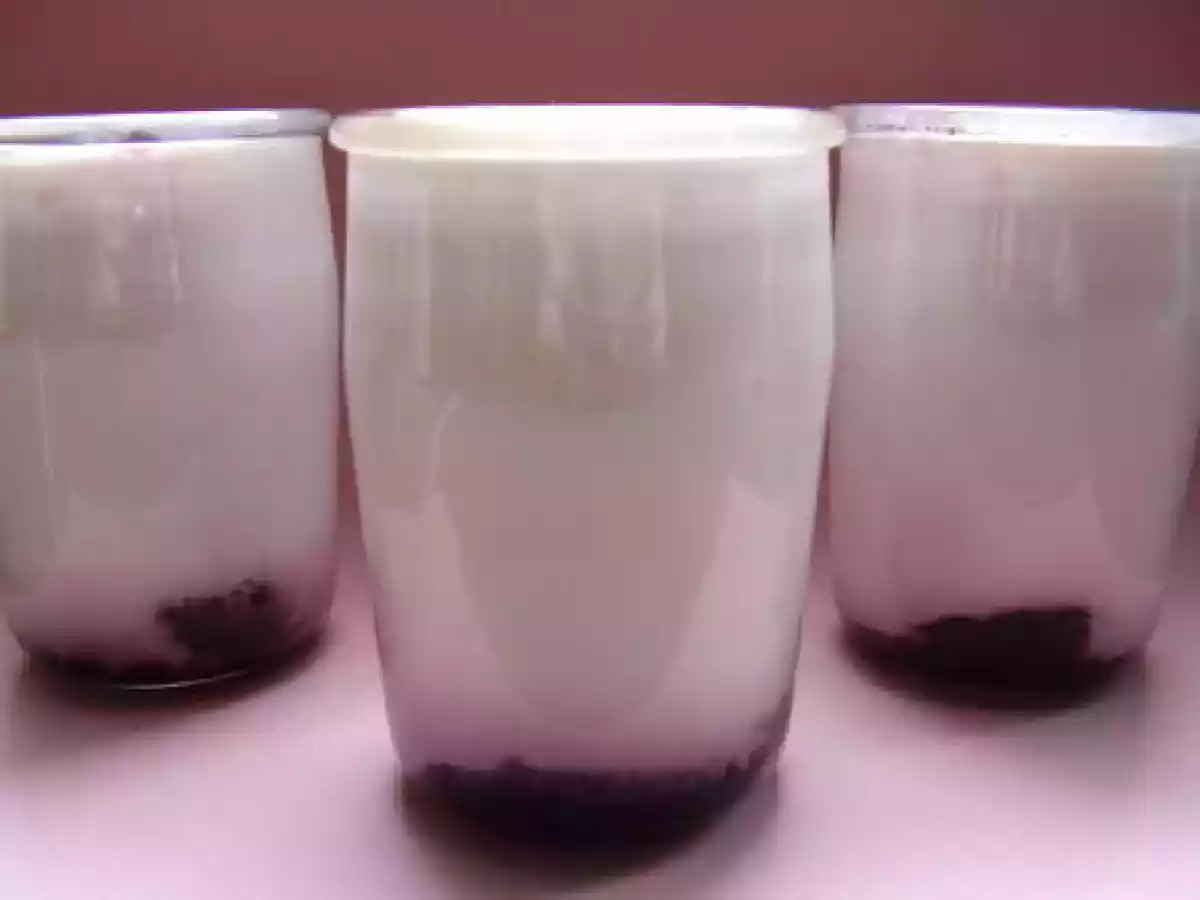 Yaourt aux cerises noires.